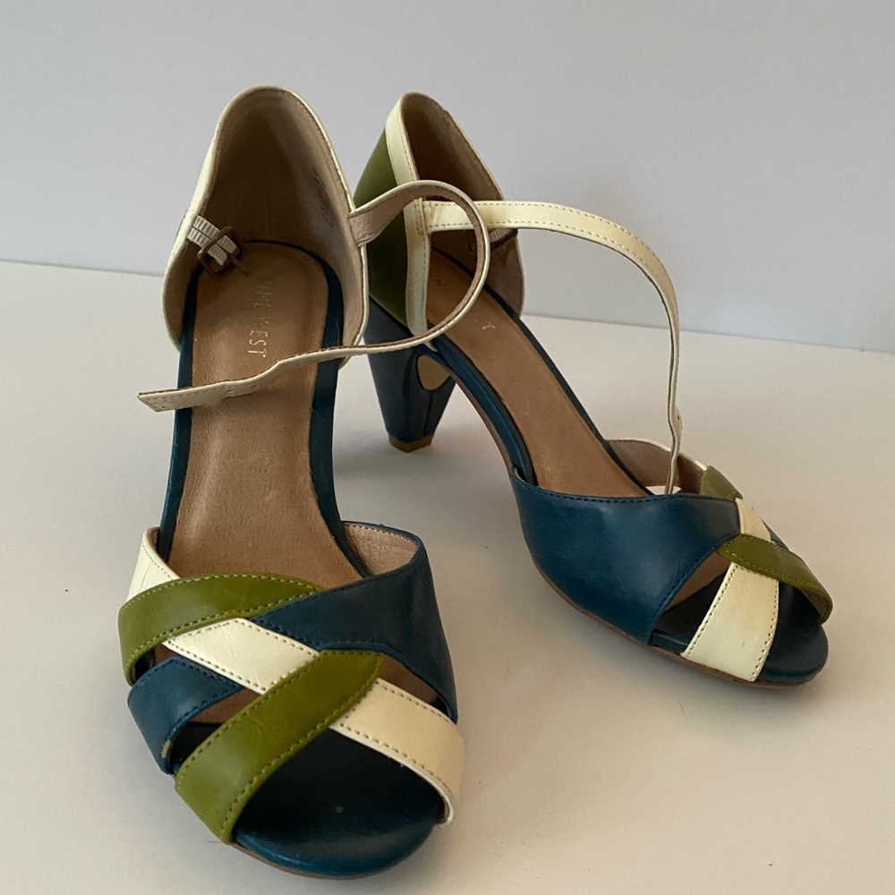 Sandals - Picture 3 of 4